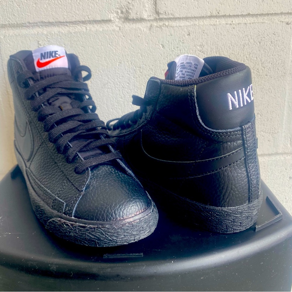 Nike Leather Blazers sz 6 wms